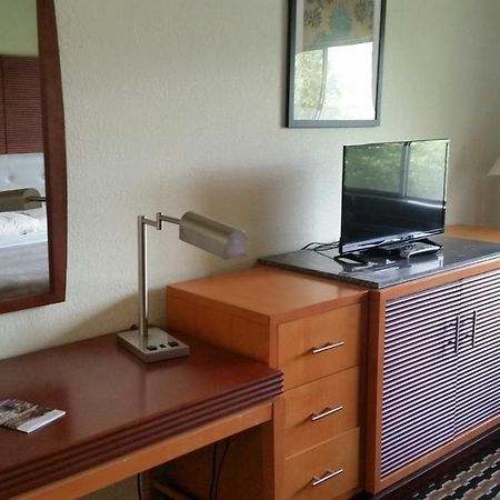 Riverwalk Inn & Suites Fort Atkinson ภายนอก รูปภาพ