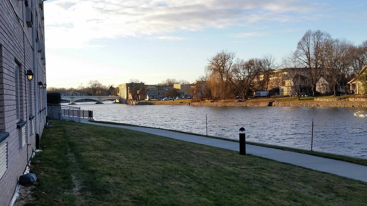 Riverwalk Inn & Suites Fort Atkinson ภายนอก รูปภาพ