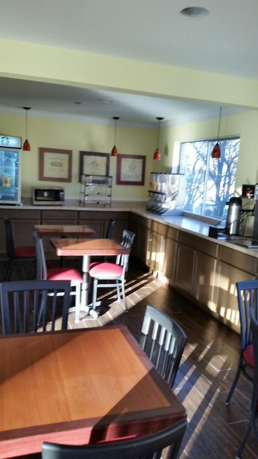 Riverwalk Inn & Suites Fort Atkinson ภายนอก รูปภาพ