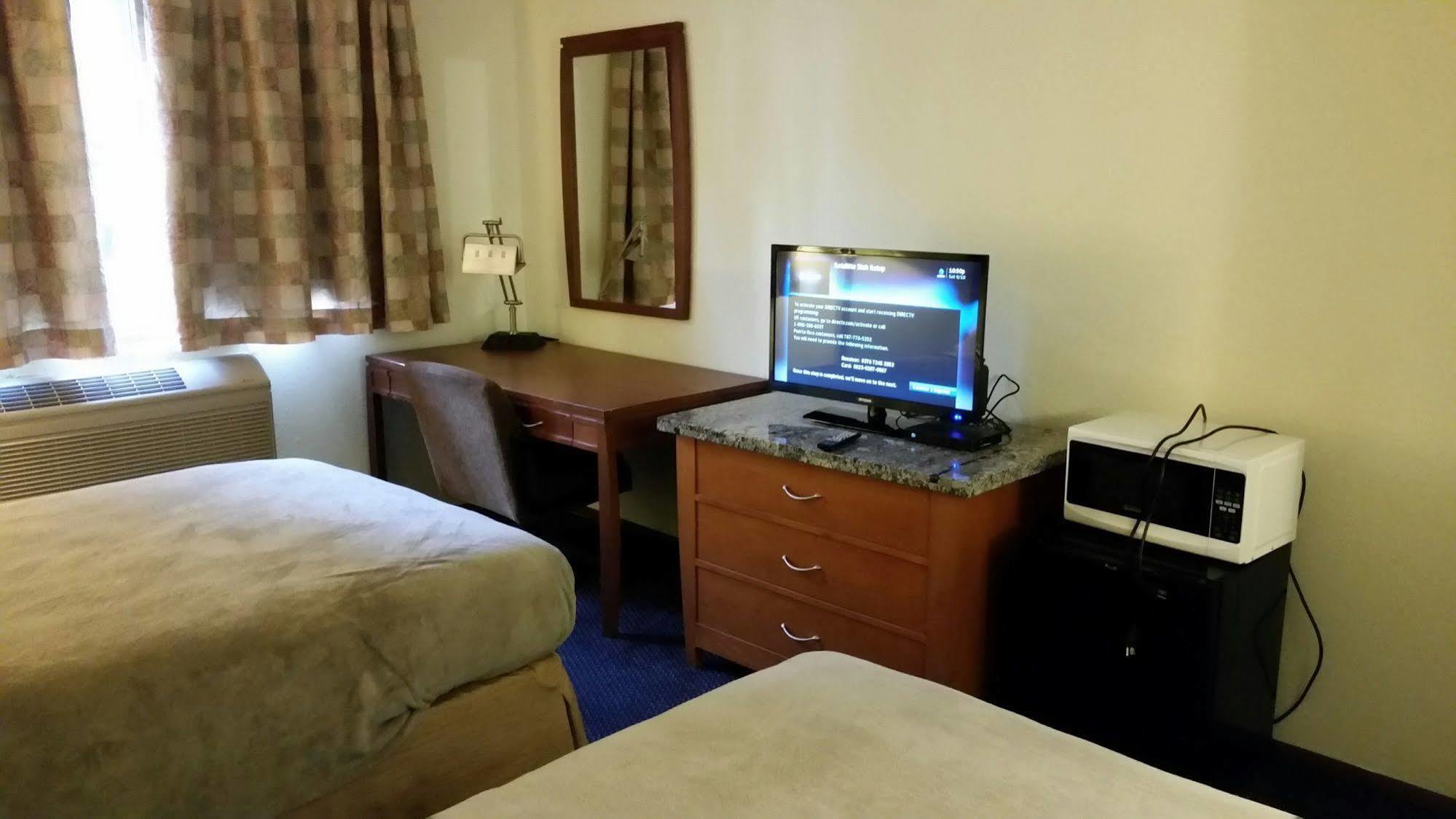 Riverwalk Inn & Suites Fort Atkinson ภายนอก รูปภาพ