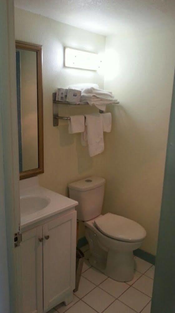 Riverwalk Inn & Suites Fort Atkinson ภายนอก รูปภาพ