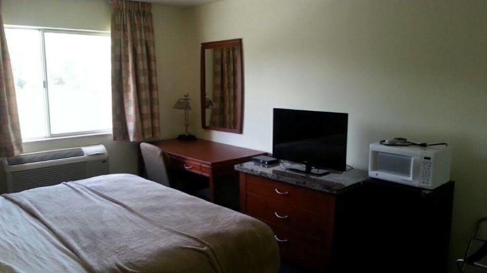 Riverwalk Inn & Suites Fort Atkinson ภายนอก รูปภาพ