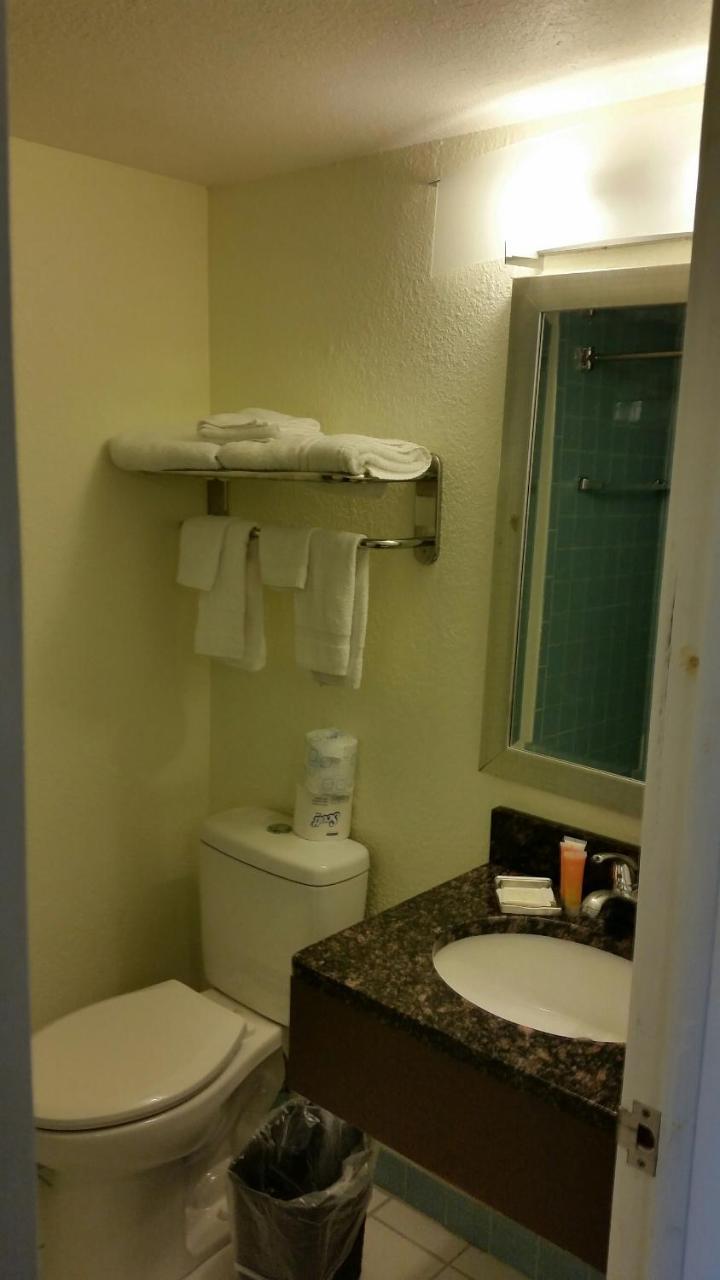 Riverwalk Inn & Suites Fort Atkinson ภายนอก รูปภาพ
