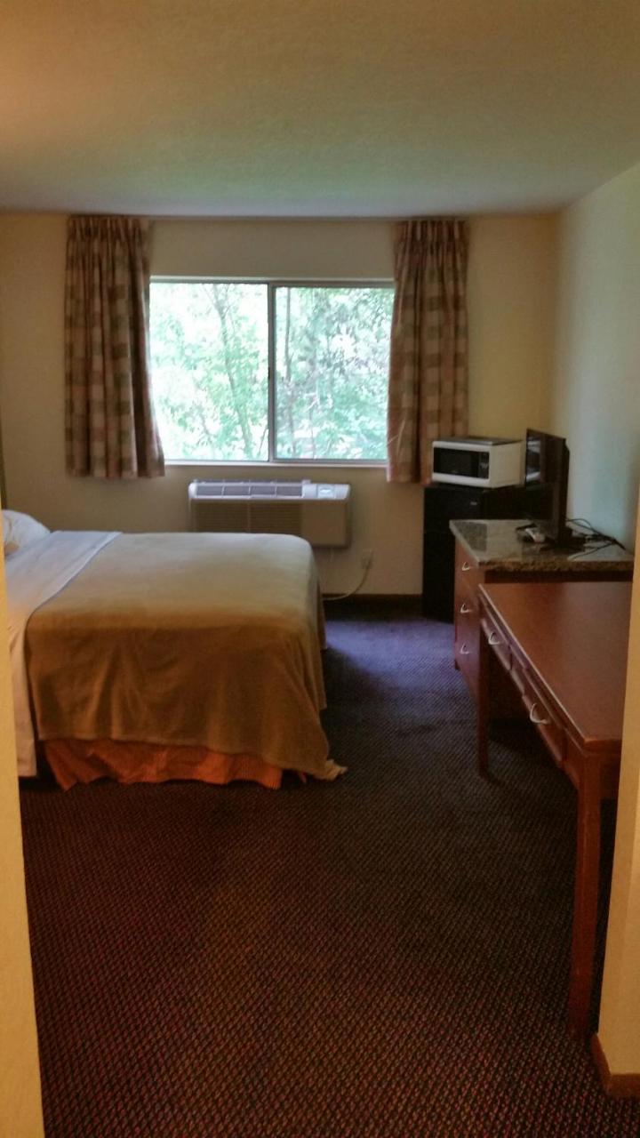 Riverwalk Inn & Suites Fort Atkinson ภายนอก รูปภาพ