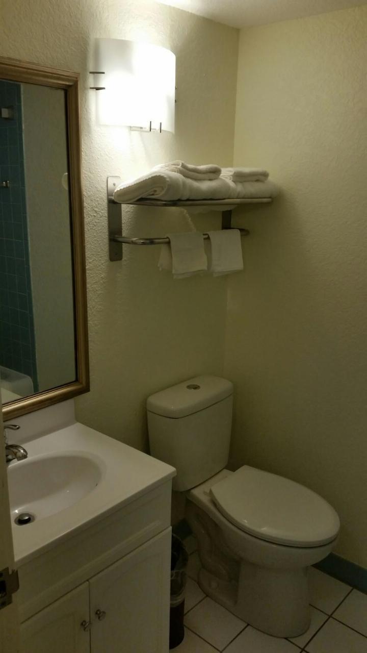 Riverwalk Inn & Suites Fort Atkinson ภายนอก รูปภาพ